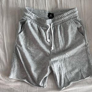 2 Men’s H&M shorts for the price of one